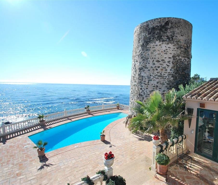 Historischer Wachturm direkt am Meer in Calahonda