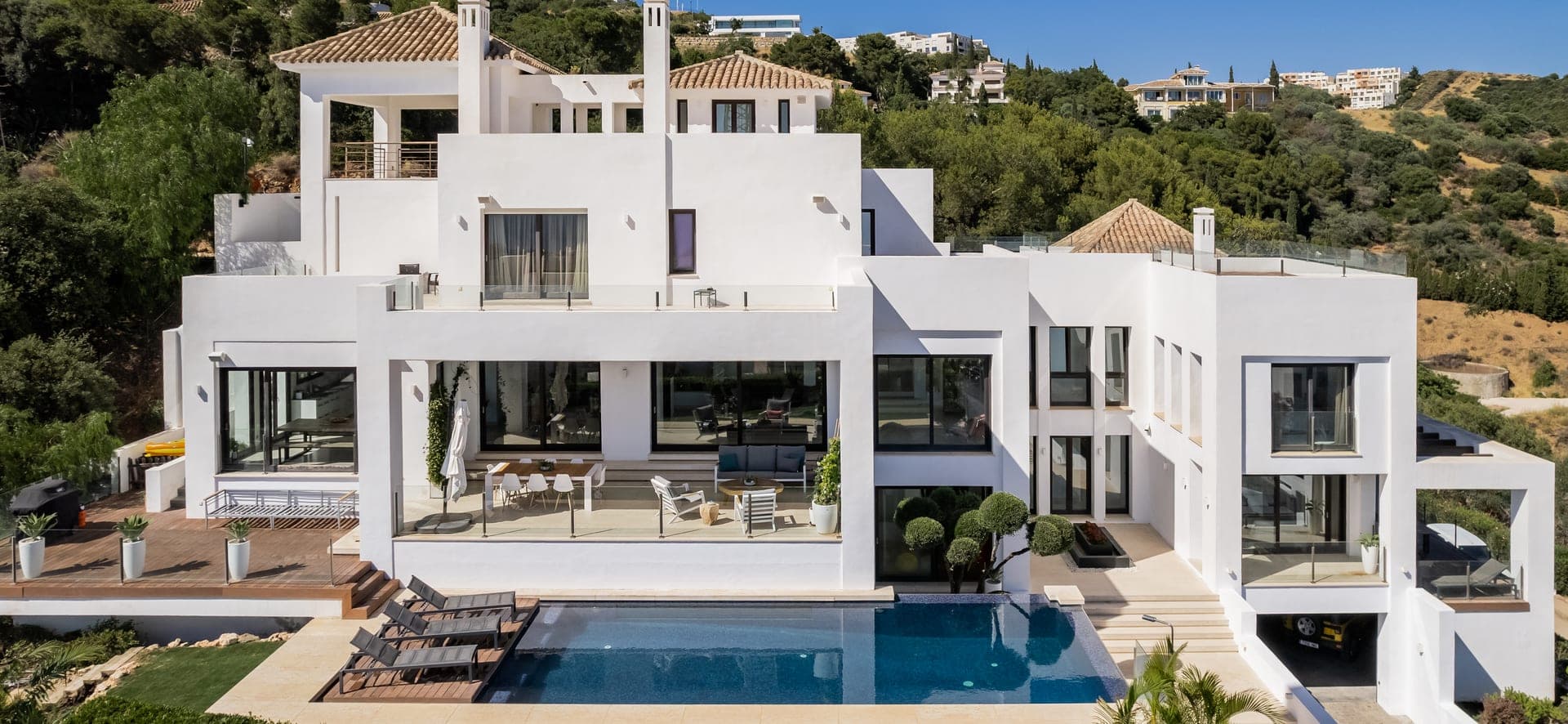 Moderne Luxusvilla mit Pool und Meerblick an der Costa del Sol