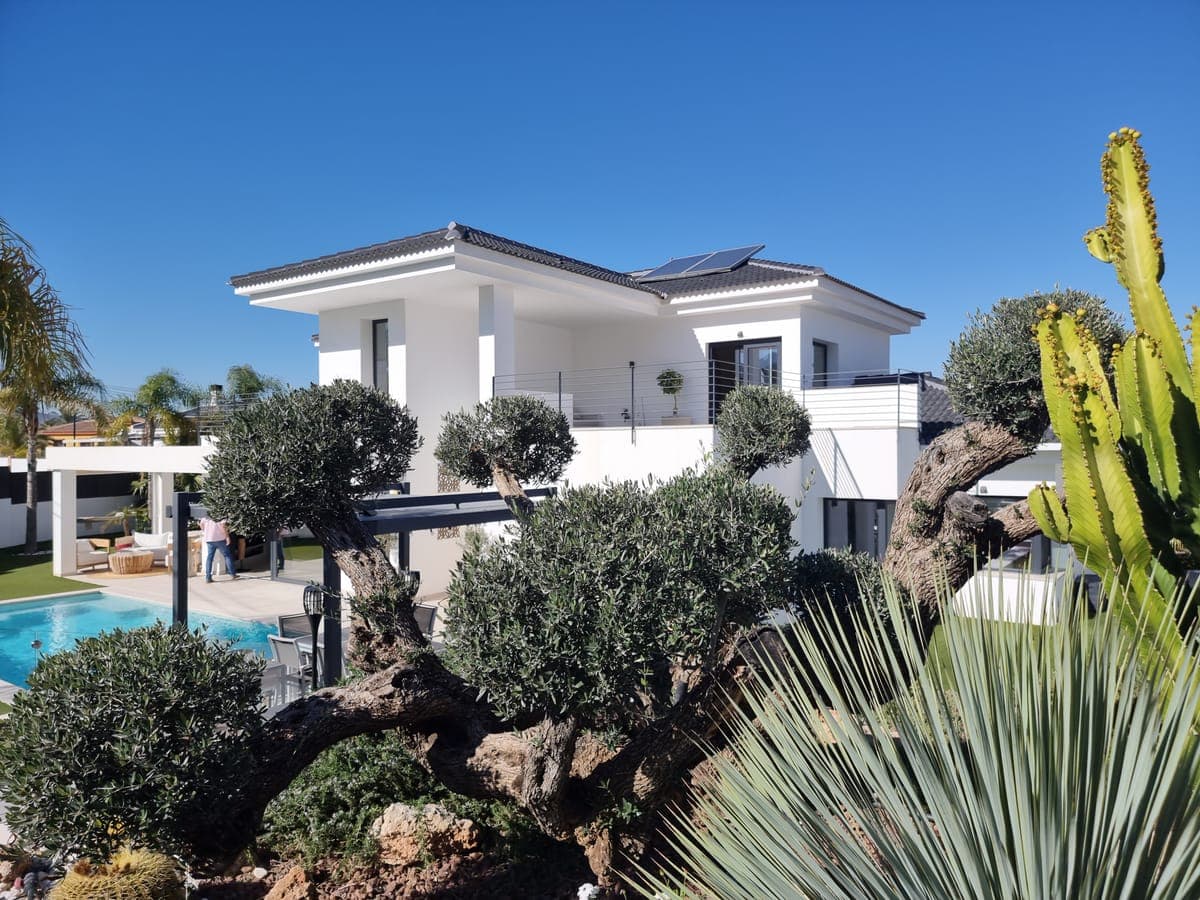 Moderne Villa mit Pool an der Costa del Sol