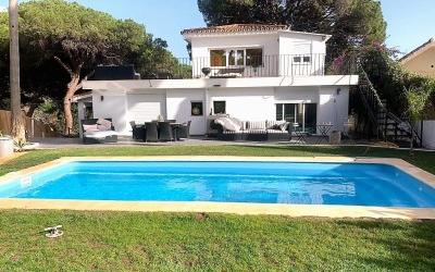 Right Casa Estate Agents Are Selling 847261 - Detached Villa For sale in El Rosario, Marbella, Málaga, Spain