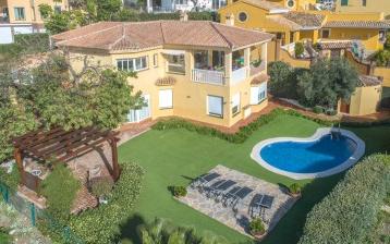 Right Casa Estate Agents Are Selling 777821 - Villa For sale in Fuengirola, Málaga, Spain