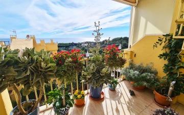Right Casa Estate Agents Are Selling Precioso ático con espectaculares vistas al mar en Calahonda