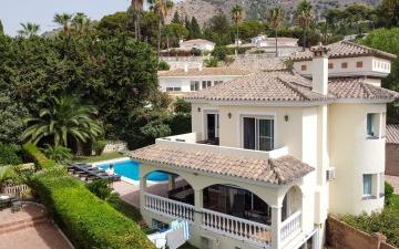 Right Casa Estate Agents Are Selling A delightful 4 bed detached family villa in Benalmádena