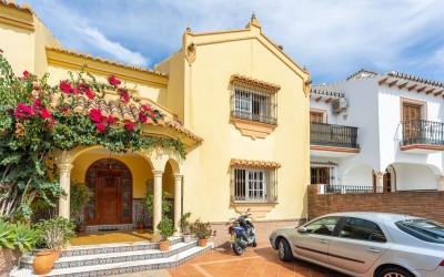Right Casa Estate Agents Are Selling Excellent detached house in the center of Fuengirola. 