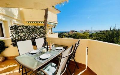 Right Casa Estate Agents Are Selling Luminoso apartamento de 2 dormitorios con vistas al mar en Riviera del Sol