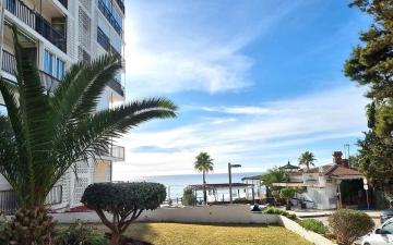 Right Casa Estate Agents Are Selling Apartamento de 1 dormitorio en primera línea de playa situado en Calahonda
