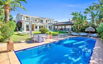 Right Casa Estate Agents Are Selling Exquisit 6 bedroom villa in Marbella