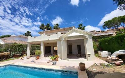 Right Casa Estate Agents Are Selling Increíble villa de 3 dormitorios en Calahonda