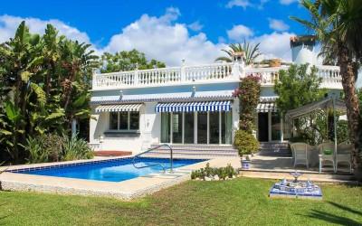 Right Casa Estate Agents Are Selling Wonderful Villa with investment potential for sale in Marbesa!! 250 metres from the beach!!