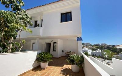Right Casa Estate Agents Are Selling Adosados en venta en Riviera del Sol 
