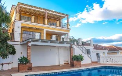 Right Casa Estate Agents Are Selling Amazing Villa for sale with Panoramic Views on the Guadalhorce Valley !!