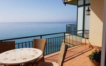 Right Casa Estate Agents Are Selling FOR RENT - 2 bedroom 2 bathroom apartment on frontline beach in Fuengirola
