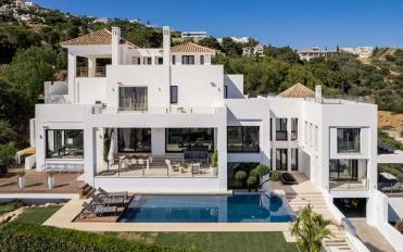 Right Casa Estate Agents Are Selling Modern large character 5 bedroom villa with panoramic sea views, spectacular sunrises and sunsets.