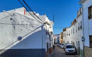 Right Casa Estate Agents Are Selling Beautiful Andalusian Style Family Townhouse in Alhaurin el Grande. 