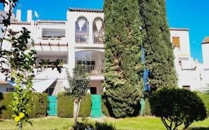 Right Casa Estate Agents Are Selling Lovely Refurbished Apartment in Estepona with Tourist License.