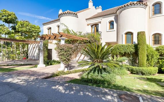 Right Casa Estate Agents Are Selling 871692 - Townhouse For sale in El Paraiso, Estepona, Málaga, Spain