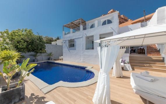 Right Casa Estate Agents Are Selling 831153 - Detached Villa For rent in El Castillo, Fuengirola, Málaga, Spain