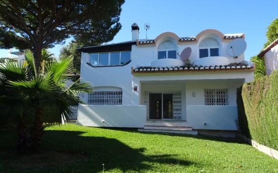 Right Casa Estate Agents Are Selling 639606 - Villa For rent in Elviria, Marbella, Málaga, Spain