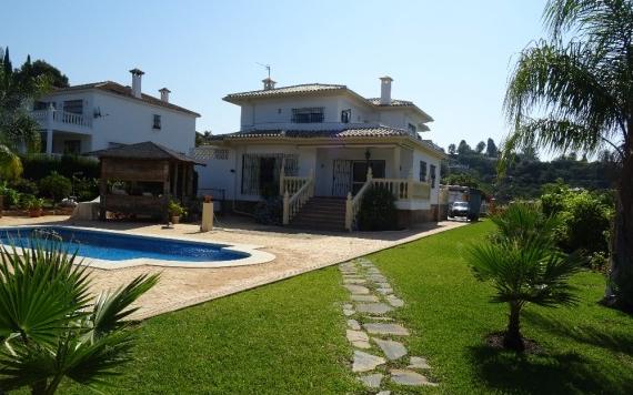 Right Casa Estate Agents Are Selling 755350 - Villa For rent in Elviria, Marbella, Málaga, Spain