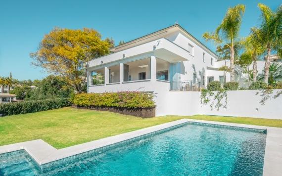 Right Casa Estate Agents Are Selling 796649 - Villa For rent in Elviria, Marbella, Málaga, Spain
