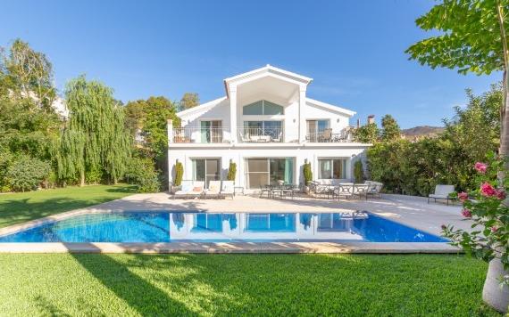 Right Casa Estate Agents Are Selling 835073 - Detached Villa For rent in Elviria, Marbella, Málaga, Spain