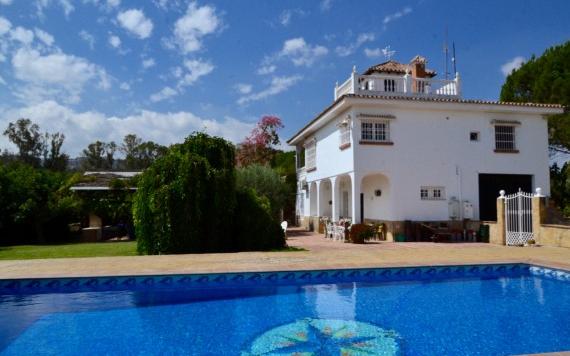 Right Casa Estate Agents Are Selling 831343 - Villa en venta en Alhaurín el Grande, Málaga, España