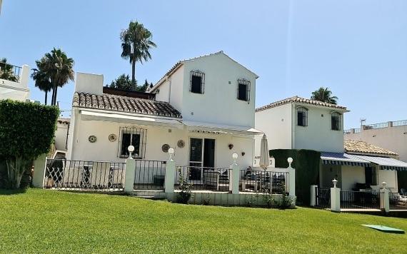 Right Casa Estate Agents Are Selling 832566 - Detached Villa For sale in Marbella, Málaga, Spain