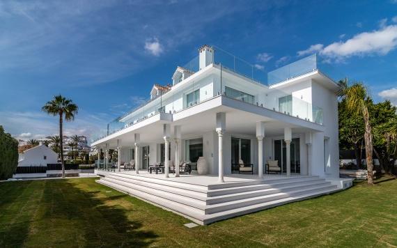 Right Casa Estate Agents Are Selling 848306 - Villa independiente en venta en Nueva Andalucía, Marbella, Málaga, España