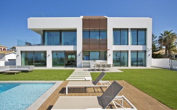 Right Casa Estate Agents Are Selling 850457 - Detached Villa For sale in New Golden Mile, Estepona, Málaga, Spain