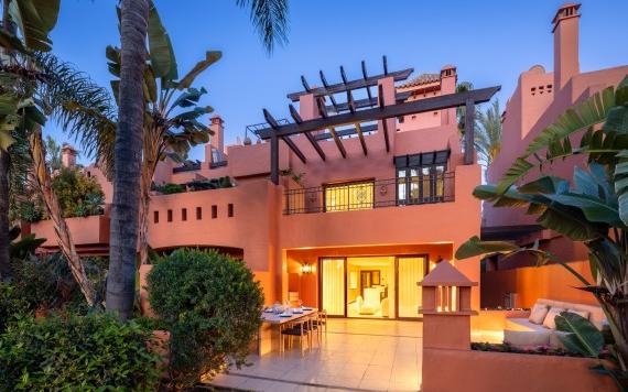 Right Casa Estate Agents Are Selling 905252 - Adosado en venta en Golden Mile, Marbella, Málaga, España
