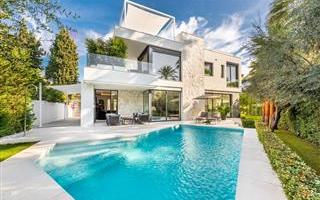 Right Casa Estate Agents Are Selling 834788 - Detached Villa For sale in Golden Mile, Marbella, Málaga, Spain