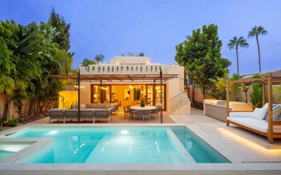 Right Casa Estate Agents Are Selling 835023 - Detached Villa For sale in Golden Mile, Marbella, Málaga, Spain
