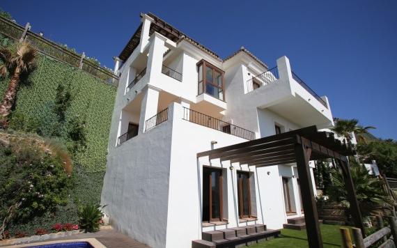 Right Casa Estate Agents Are Selling 837189 - Detached Villa For sale in Benahavís, Málaga, Spain