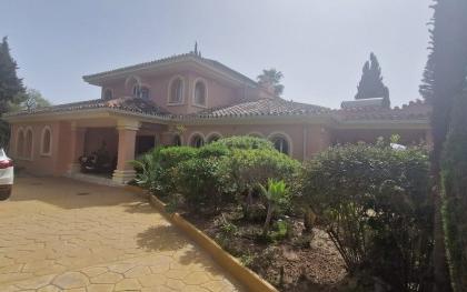 Right Casa Estate Agents Are Selling 901795 - Villa independiente en venta en Elviria, Marbella, Málaga, España