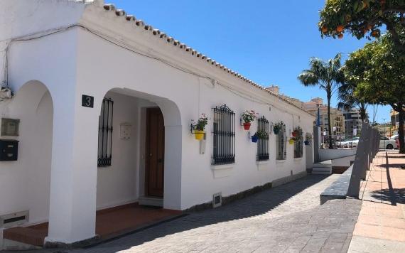 Right Casa Estate Agents Are Selling 878361 - Villa For sale in Estepona, Málaga, Spain
