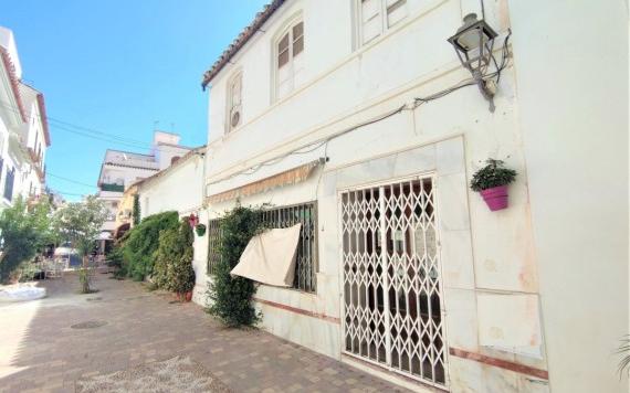 Right Casa Estate Agents Are Selling 886578 - Parcela en venta en Estepona Centro, Estepona, Málaga, España