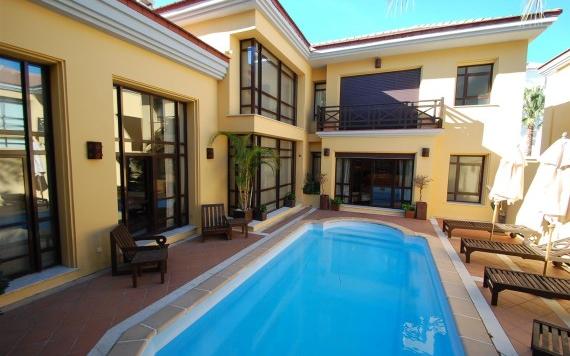 Right Casa Estate Agents Are Selling 646119 - Villa For rent in Puerto Banús, Marbella, Málaga, Spain