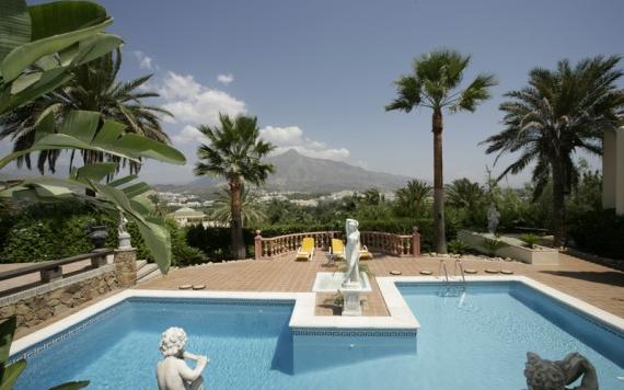 Right Casa Estate Agents Are Selling 703661 - Villa For rent in Nueva Andalucía, Marbella, Málaga, Spain