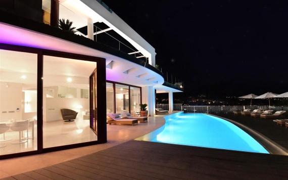 Right Casa Estate Agents Are Selling 706601 - Villa For rent in Nueva Andalucía, Marbella, Málaga, Spain
