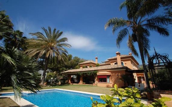 Right Casa Estate Agents Are Selling 724143 - Villa For rent in Altos Reales, Marbella, Málaga, Spain