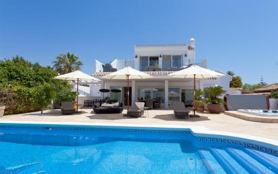Right Casa Estate Agents Are Selling 749017 - Villa For rent in Marbella East, Marbella, Málaga, Spain