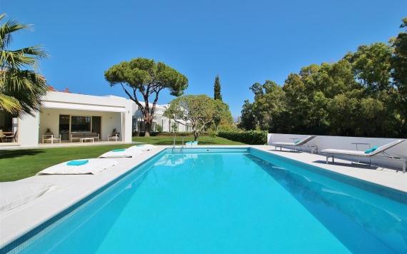 Right Casa Estate Agents Are Selling 751119 - Villa en alquiler en East Estepona, Estepona, Málaga, España