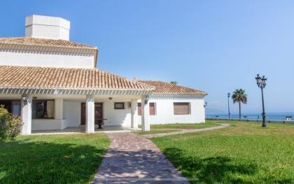 Right Casa Estate Agents Are Selling 824104 - Villa For rent in Fuengirola, Málaga, Spain