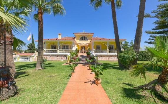 Right Casa Estate Agents Are Selling 831498 - Villa For sale in Alhaurín de la Torre, Málaga, Spain