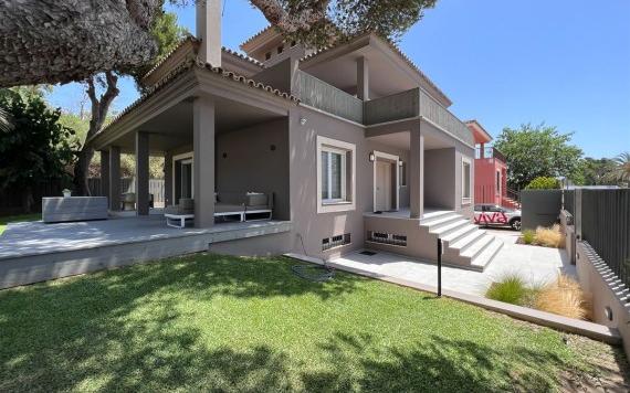 Right Casa Estate Agents Are Selling 832695 - Villa For sale in Elviria Playa, Marbella, Málaga, Spain