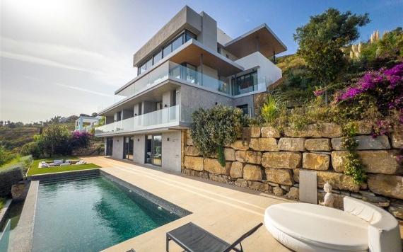 Right Casa Estate Agents Are Selling 844034 - Villa en venta en La Mairena, Marbella, Málaga, España