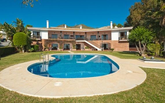 Right Casa Estate Agents Are Selling 847513 - Villa en venta en La Capellanía, Benalmádena, Málaga, España