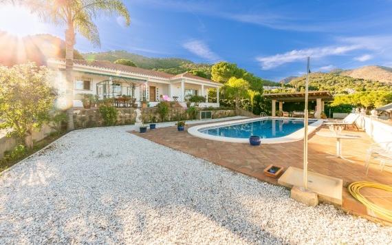 Right Casa Estate Agents Are Selling 878700 - Villa For sale in Alhaurín de la Torre, Málaga, Spain