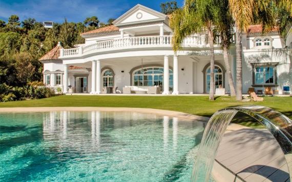 Right Casa Estate Agents Are Selling 850189 - Detached Villa For sale in La Zagaleta, Benahavís, Málaga, Spain