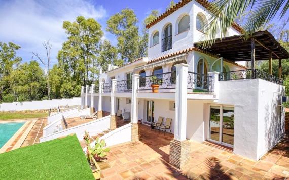 Right Casa Estate Agents Are Selling 903092 - Detached Villa For sale in Estepona, Málaga, Spain